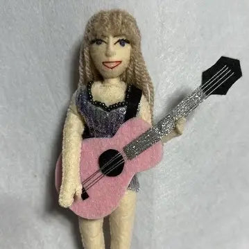 TAYLOR SWIFT ORNAMENT
