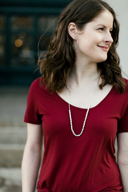 SILVER GLOW NECKLACE