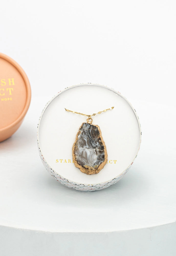 AGATE AND GOLD NECKLACE