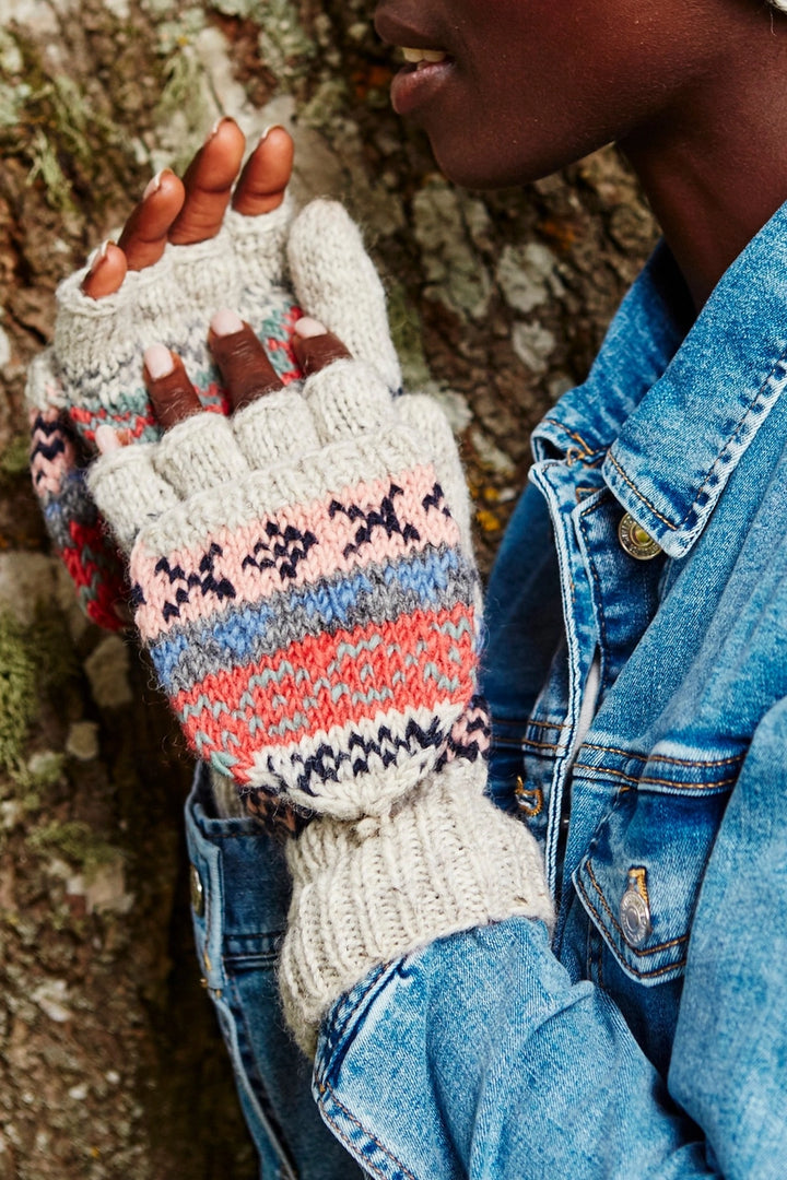 HAND KNITTED GLOVE/MITTENS: FAIRISLE OATMEAL