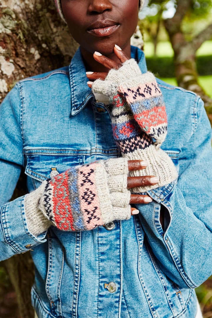 HAND KNITTED GLOVE/MITTENS: FAIRISLE OATMEAL