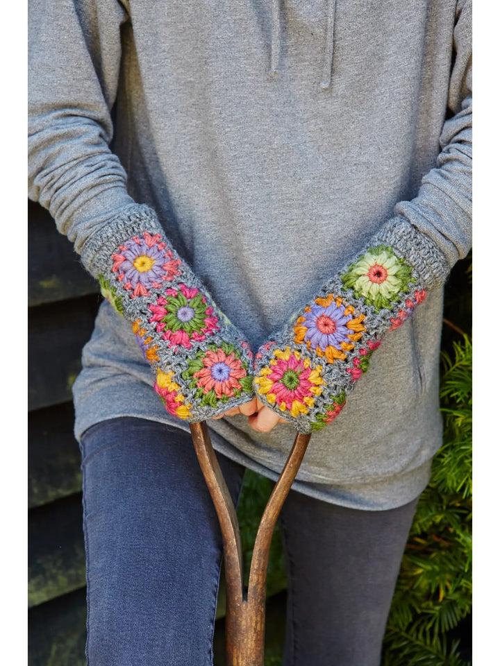 HAND KNITTED WOOSTOCK GRANNY CROCHET HANDWARMERS