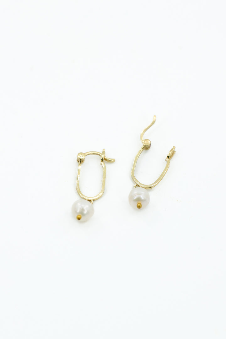 FRESHWATER PEARL DANGLE EARRINGS