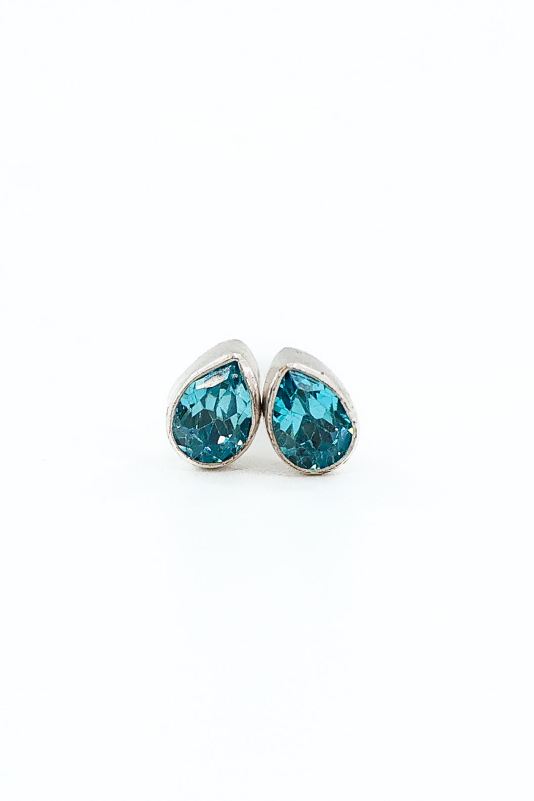 FACETED TEARDROP STUDS