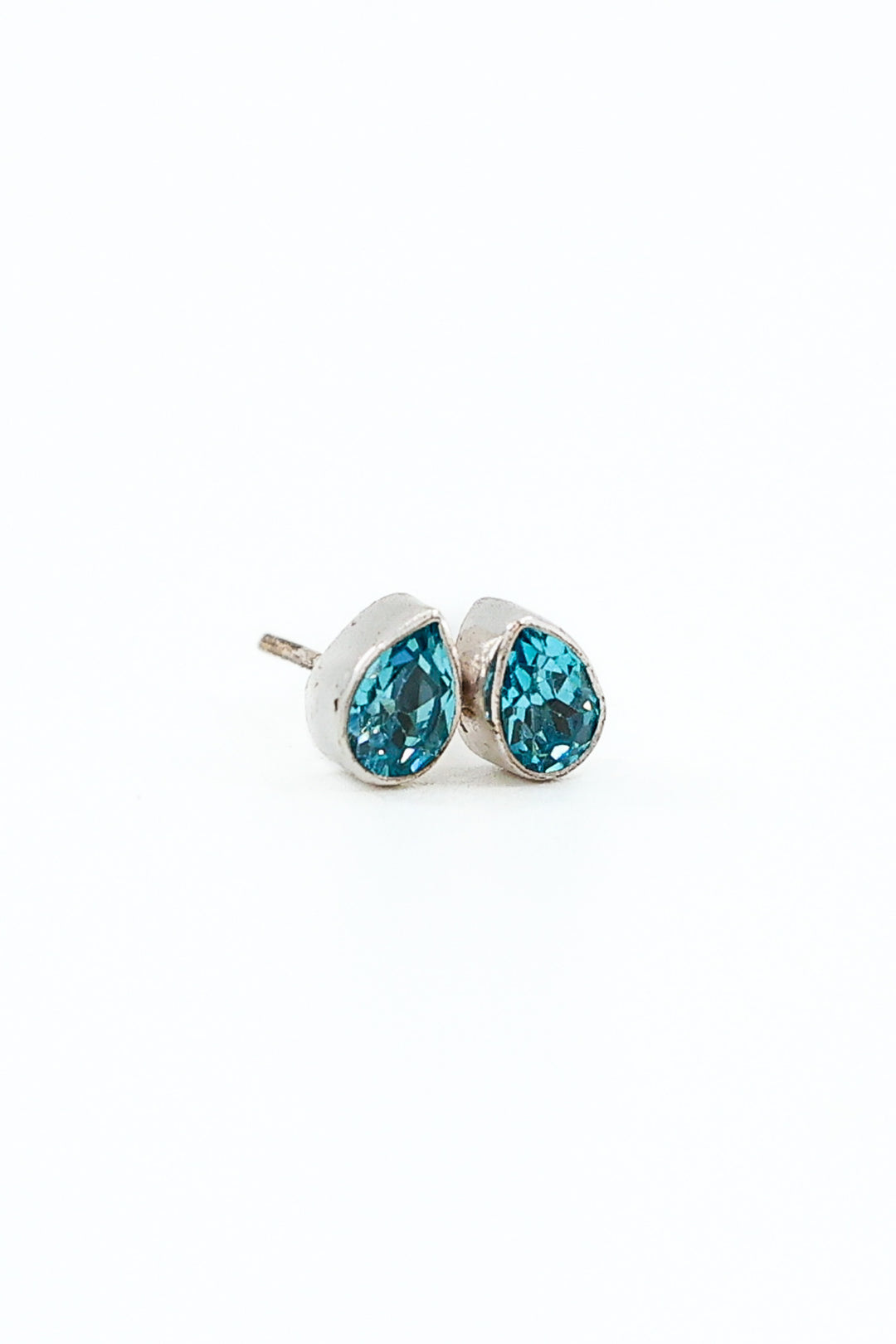 FACETED TEARDROP STUDS