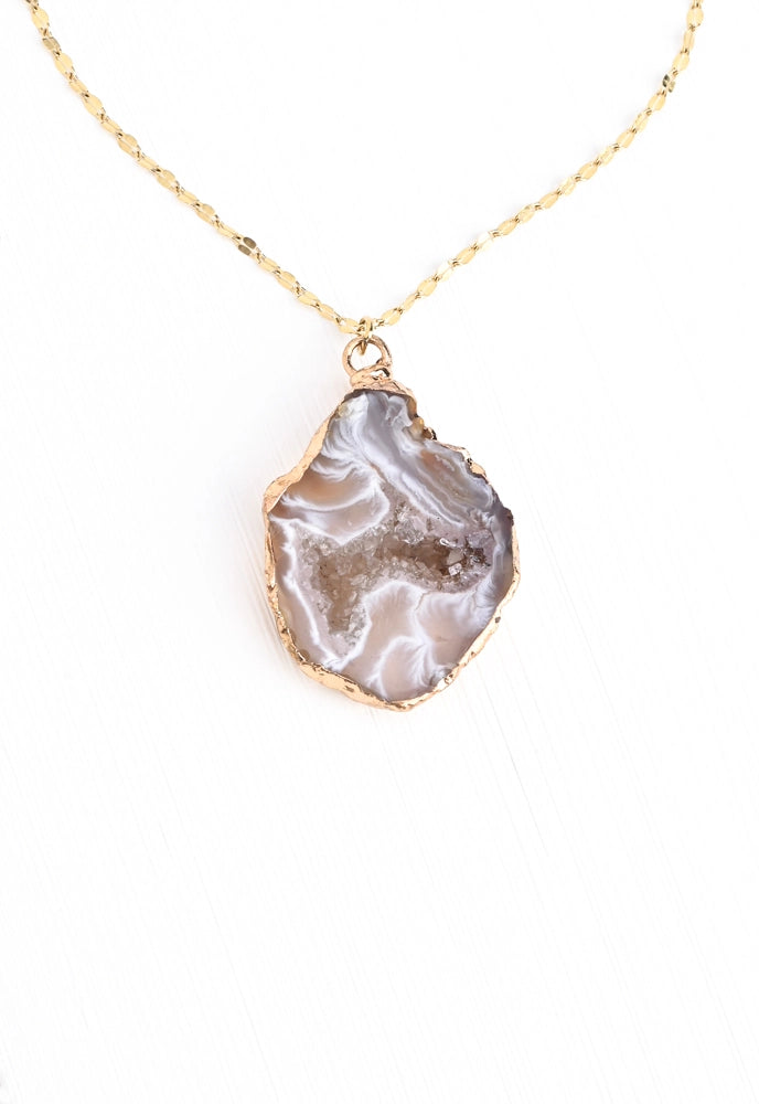 AGATE AND GOLD NECKLACE