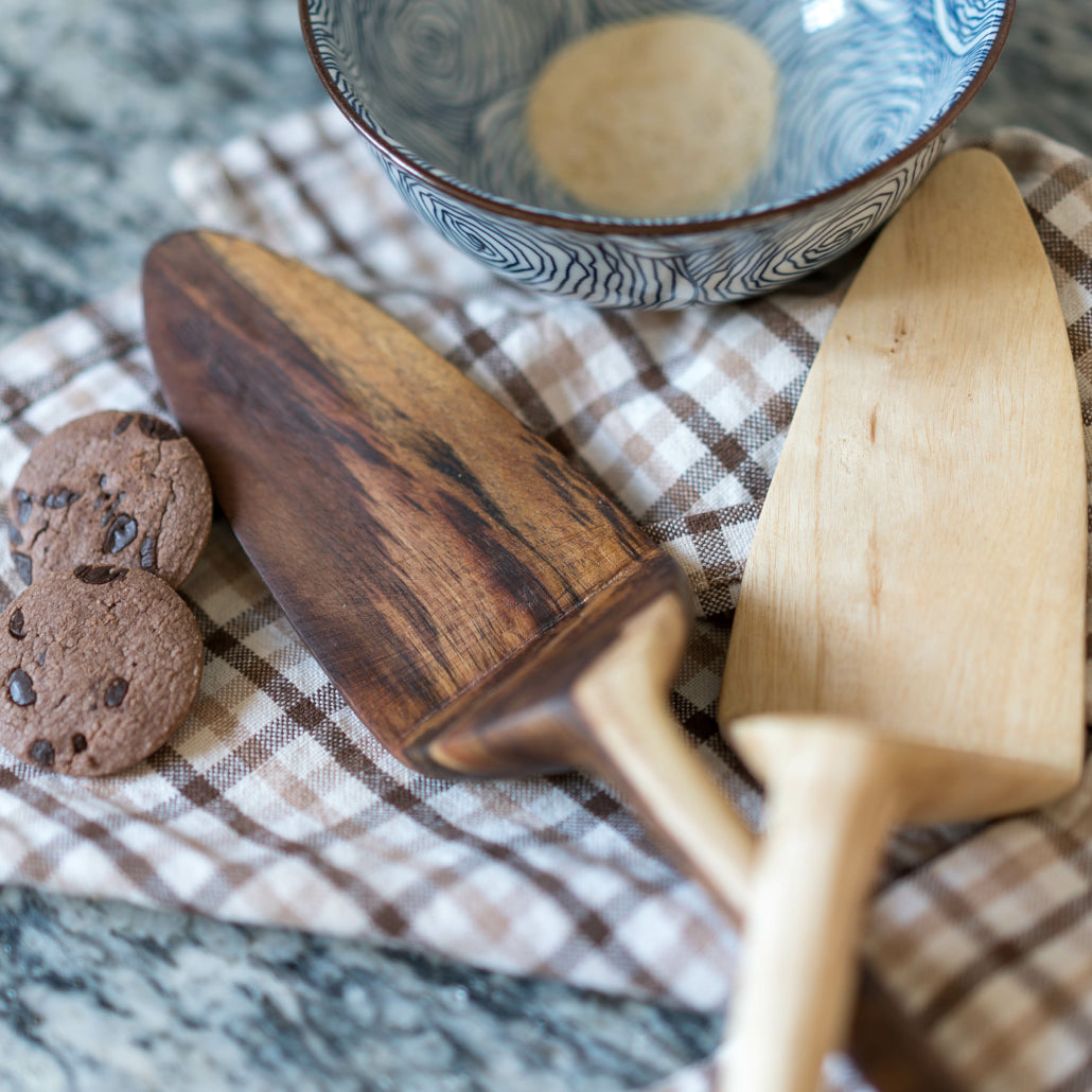 HAND CARVED WOOD FARMHOUSE PIE SERVER