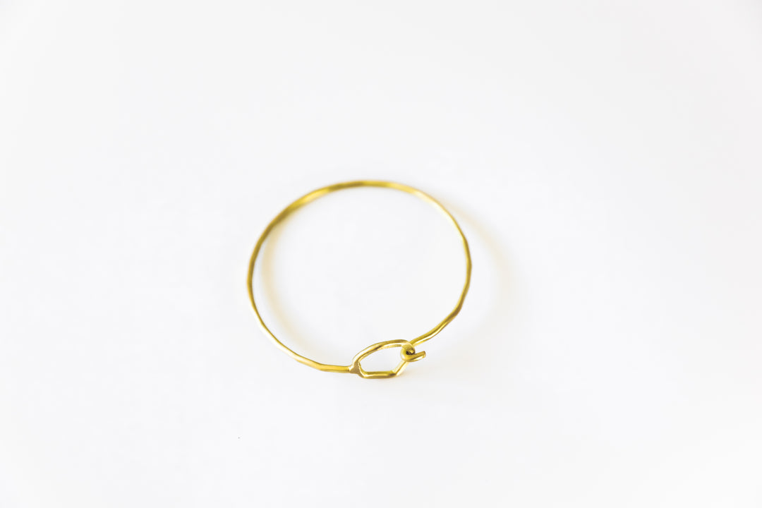 HEXAGON CLASP HAMMERED BRACELET
